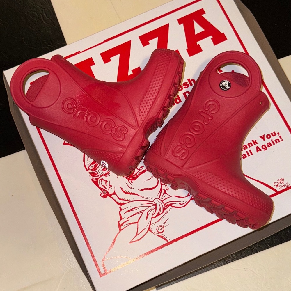 RED CROCS KIDS’ HANDLE IT RAIN BOOT *SIZE 6C*